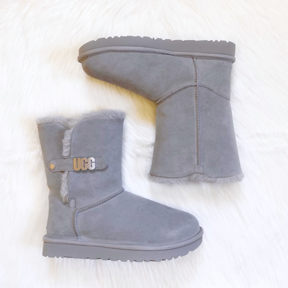 UGG Bailey UGG Metal Graphic Seal Grey Suede Boots - Picture 3 of 9